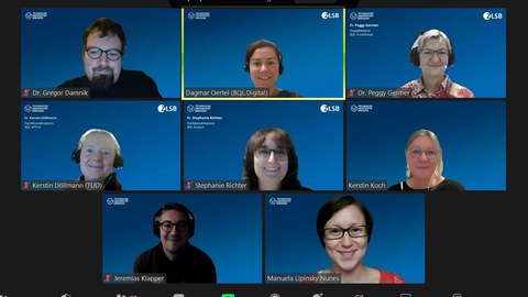 Zu sehen sind acht Personen in einer Zoom-Konferenz (Kachelansicht)
