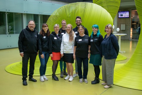 Gruppenbild mit 9 Personen