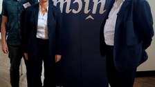 Gruppenbild mit 3 Personen vor einem Roll Up