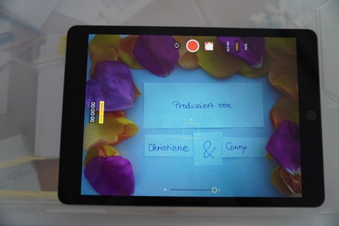 Foto eines Tablets, welches gerade ein Video aufnimmt