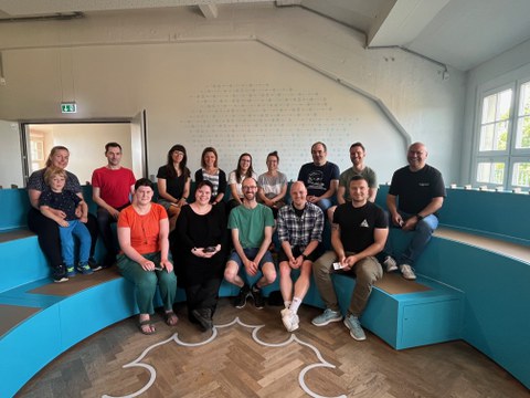 Gruppenbild mit ca. 20 Personen