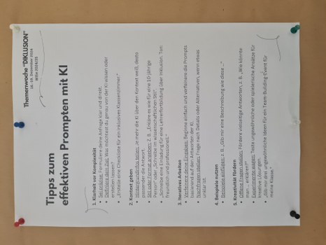Zettel mit dem Titel: "effektives Prompten mit KI"