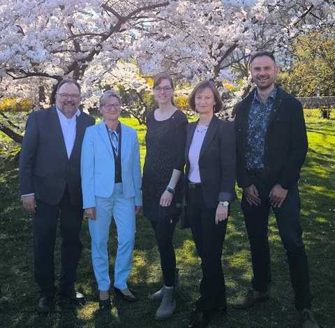 Gruppenbild mit fünf Personen