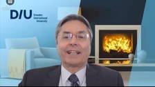 Das Bild ist ein Screenshot von der Videokonferenz. Abbgebildet ist Prof. Müller-Steinhagen, Präsident der Dresden International University