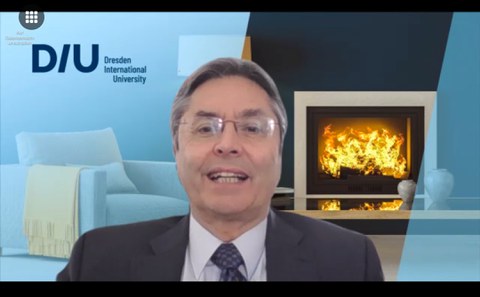 Das Bild ist ein Screenshot von der Videokonferenz. Abbgebildet ist Prof. Müller-Steinhagen, Präsident der Dresden International University
