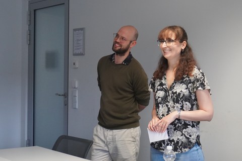 Auf dem Bild ist das Team BQL Deutsch zu sehen. Es besteht aus Joachim-Friedrich Kern und Stephanie Richter.